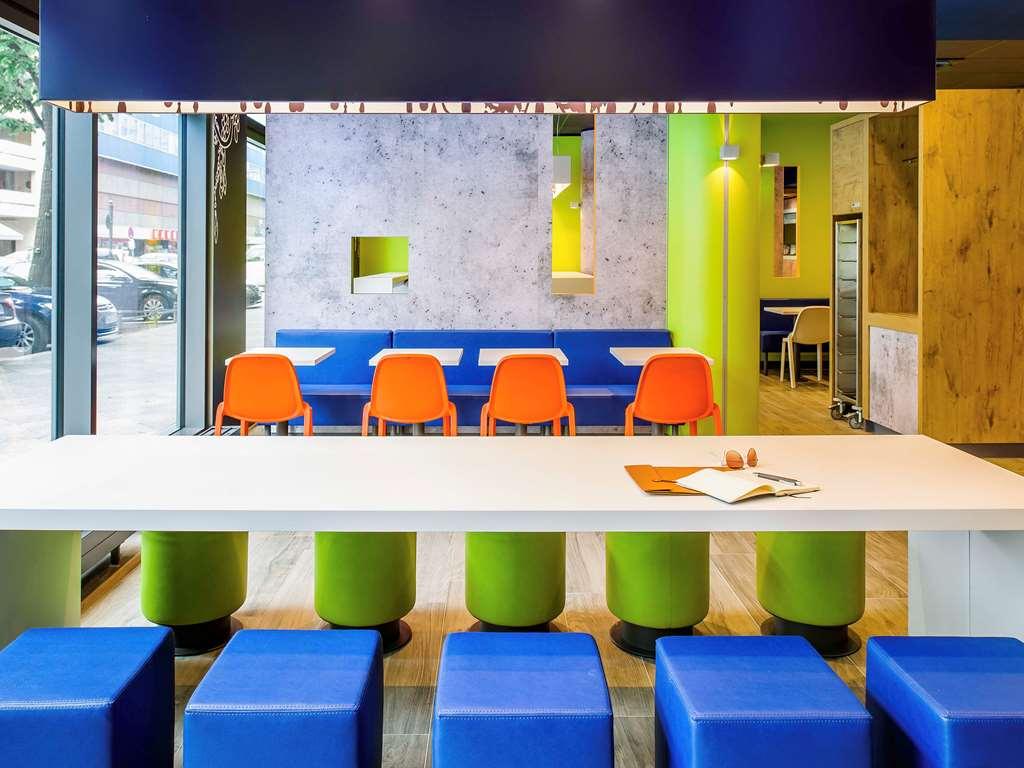 Ibis Budget Lyon Est Beynost Restaurant photo